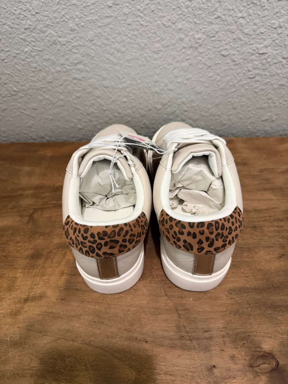 Art Class White Sneakers with Leopard Panels and Metallic Star size 4 - Picture 6 of 6